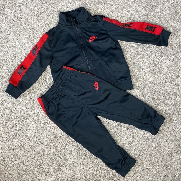 Nike Tracksuit, Infant Size 12 Months - Picture 1 of 10